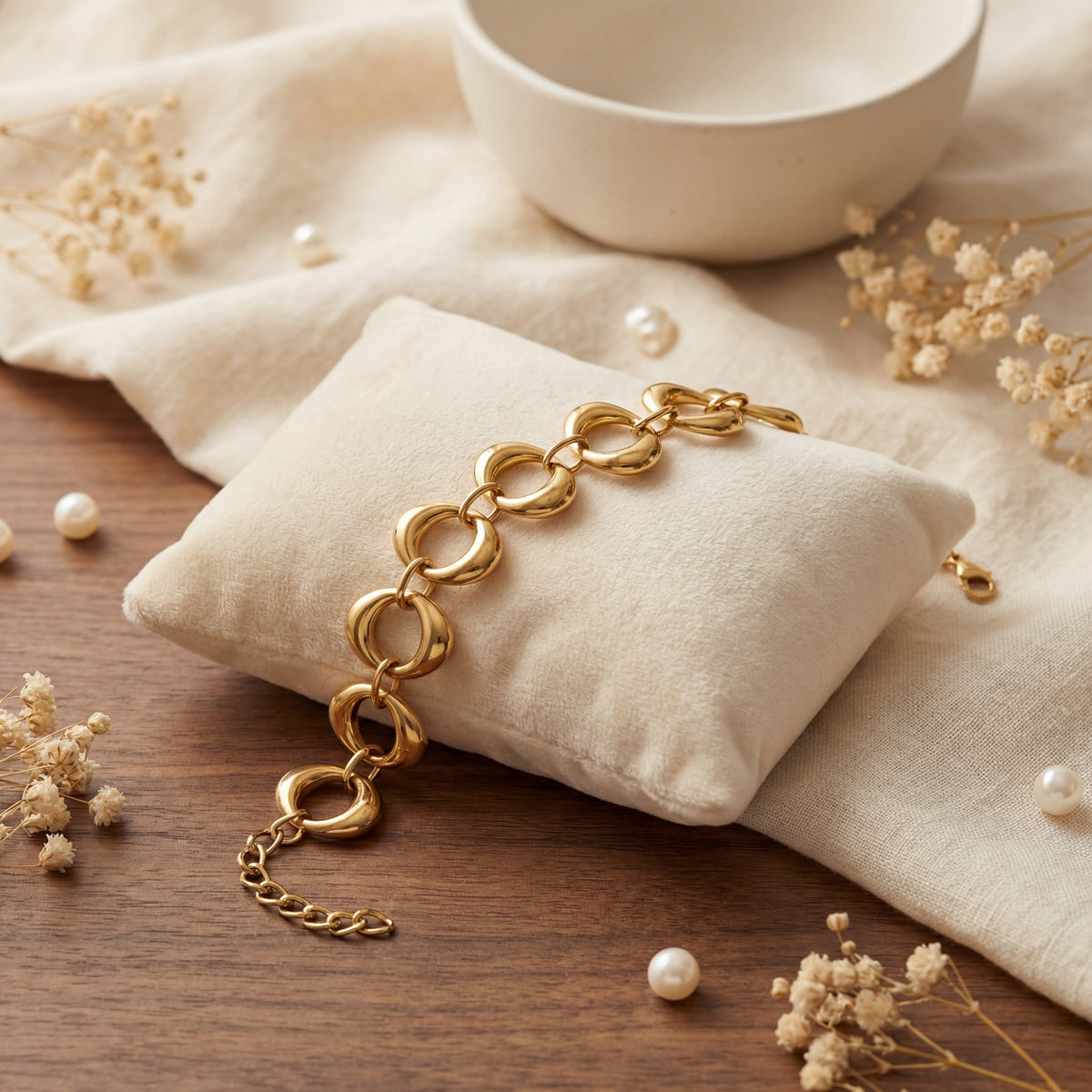 Anti-Tarnish Gold Plated Viya Aurelia Loop Bracelet